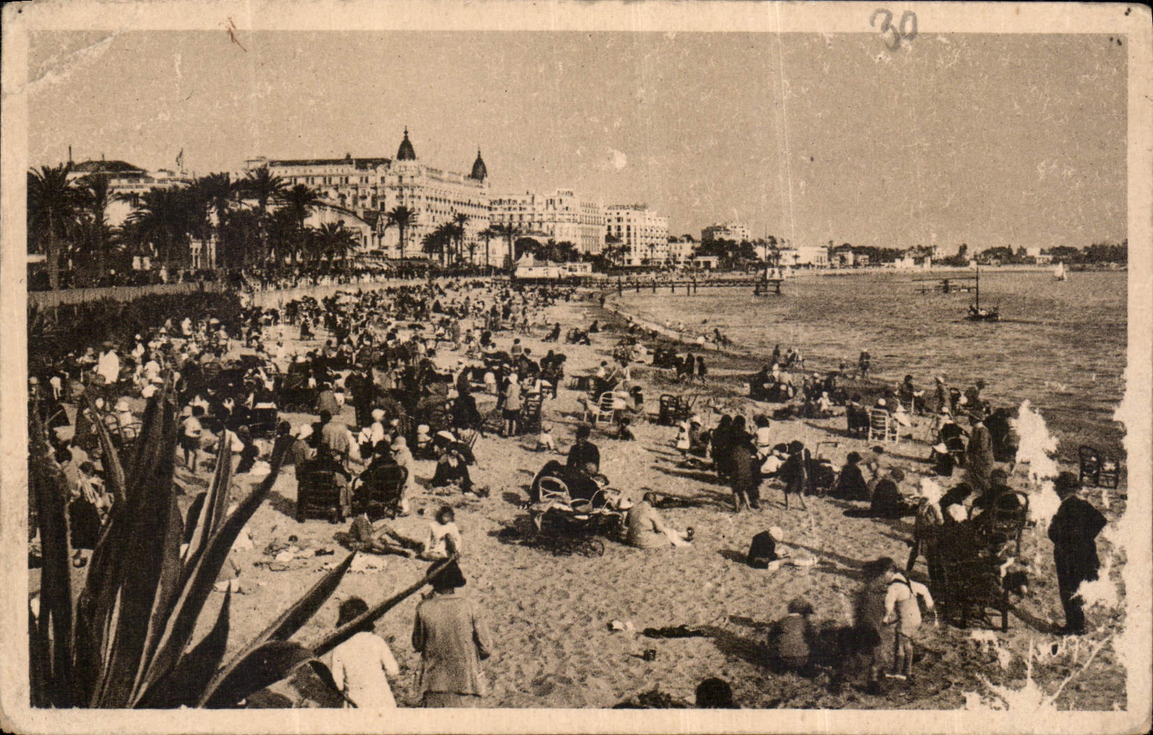 CPA Cote d'Azur Cannes Alpes Maritimes la Plage de la Croisette