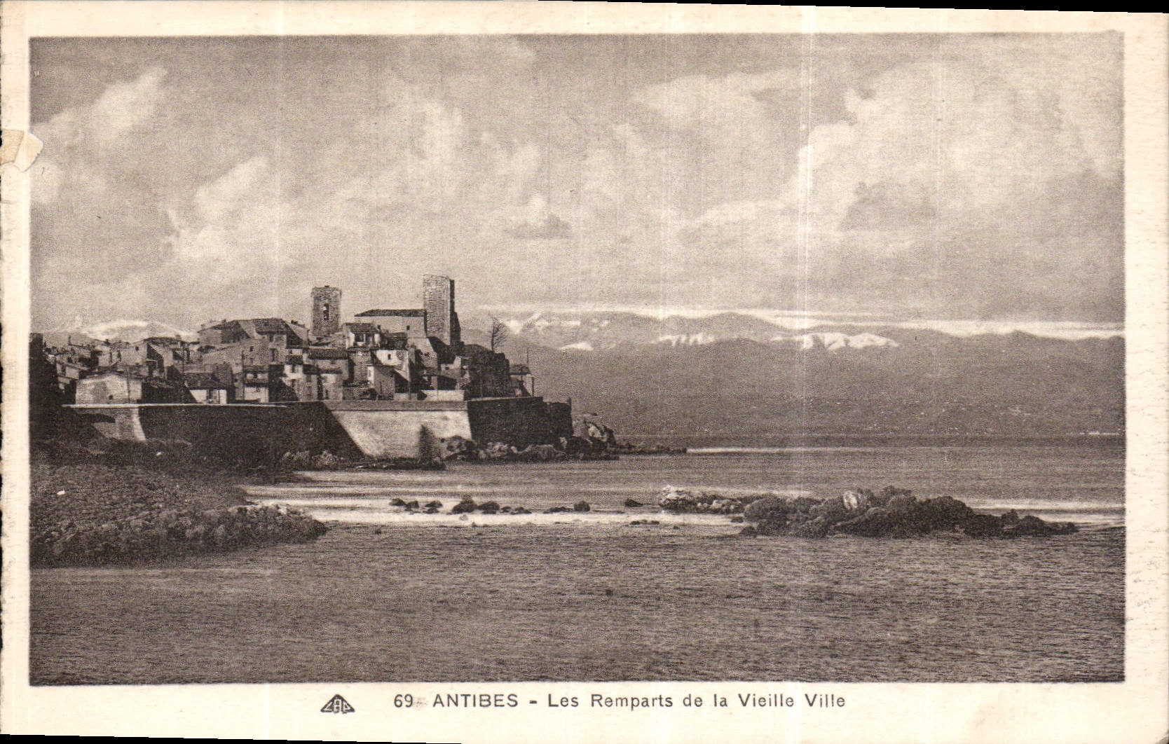 CPA Antibes Les Remparts de la Vieille Ville