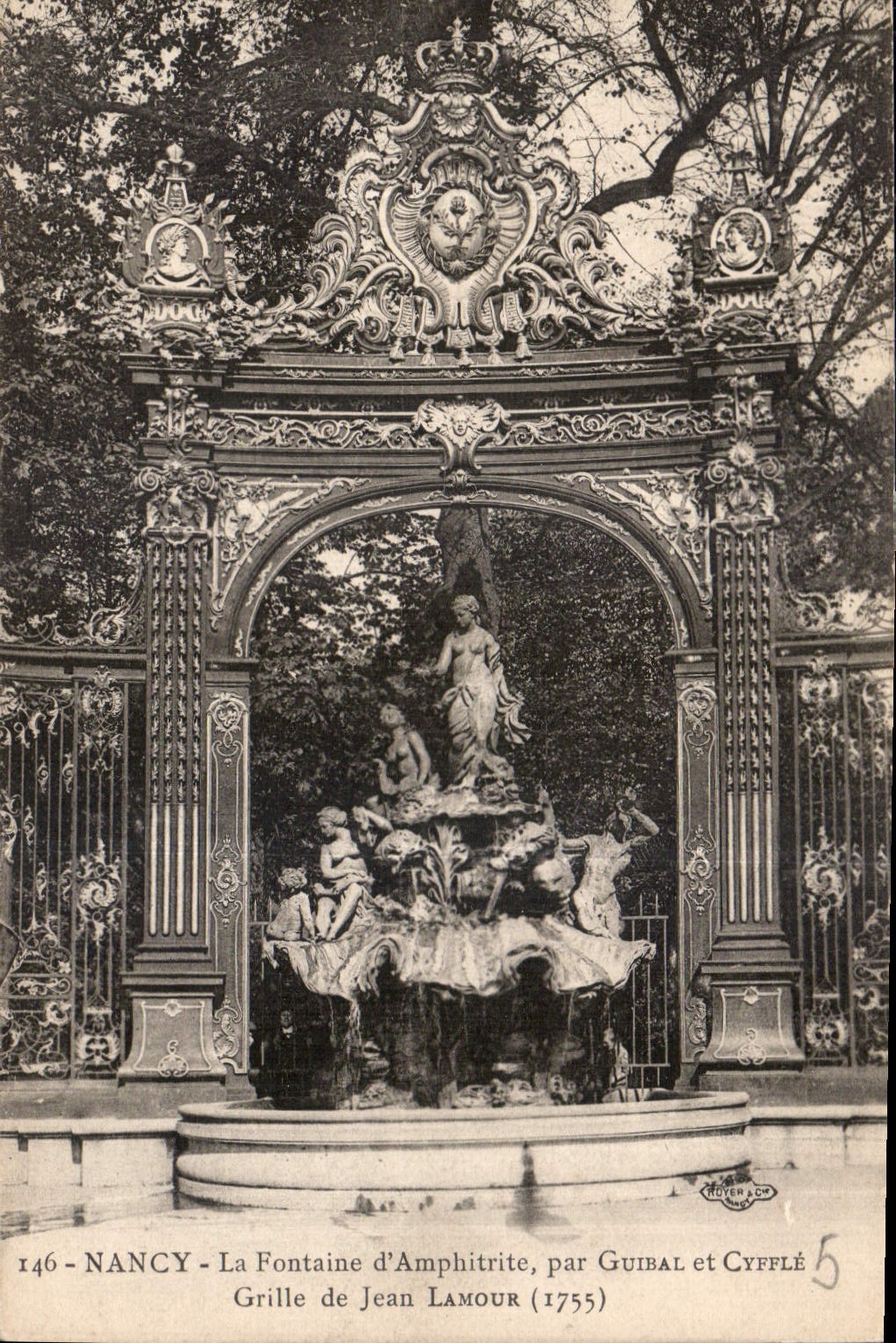 CPA Nancy la fontaine d'Amphitrite par Guibal et Cyffle Grille de Jean Lamour 