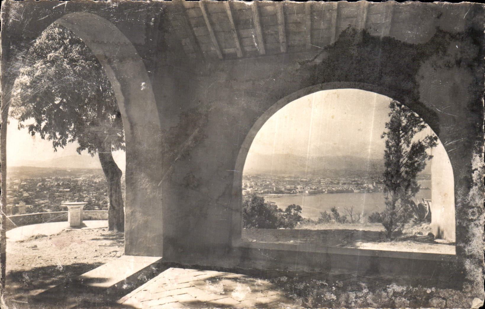 CPA La Cote d'Azur Antibes vu de la Chapelle de la Garoupe