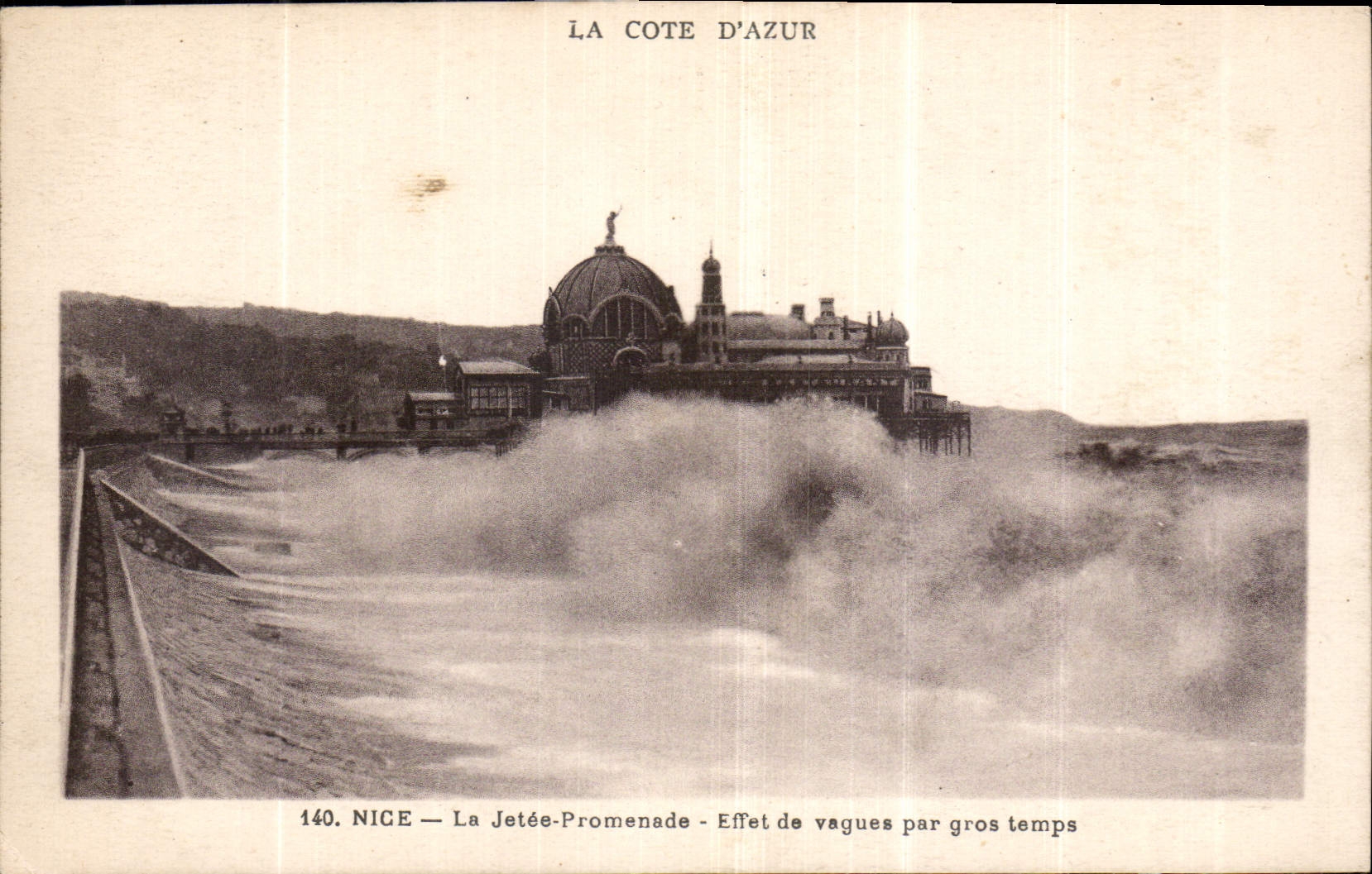 CPA La Cote d'Azur Nice Le Jetee Promenade Effet de vagues par gros temps 