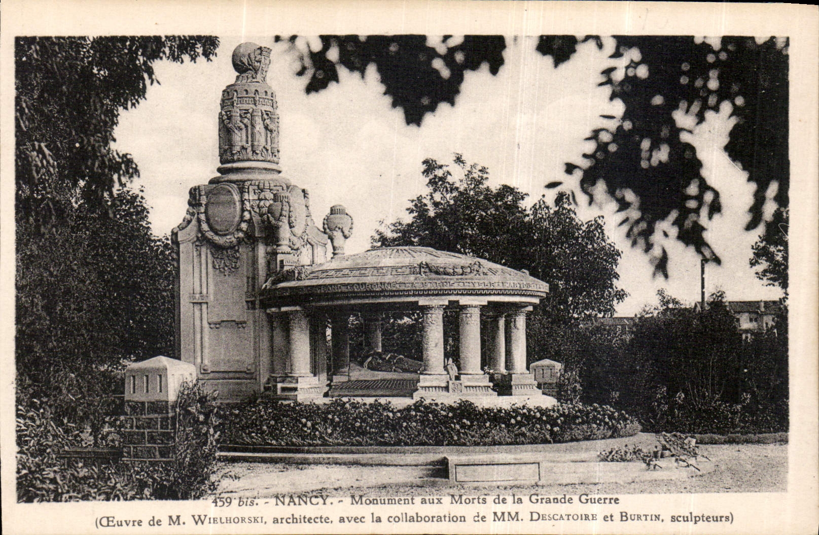 CPA Nancy monument aux Morts de la Grande Guerre 