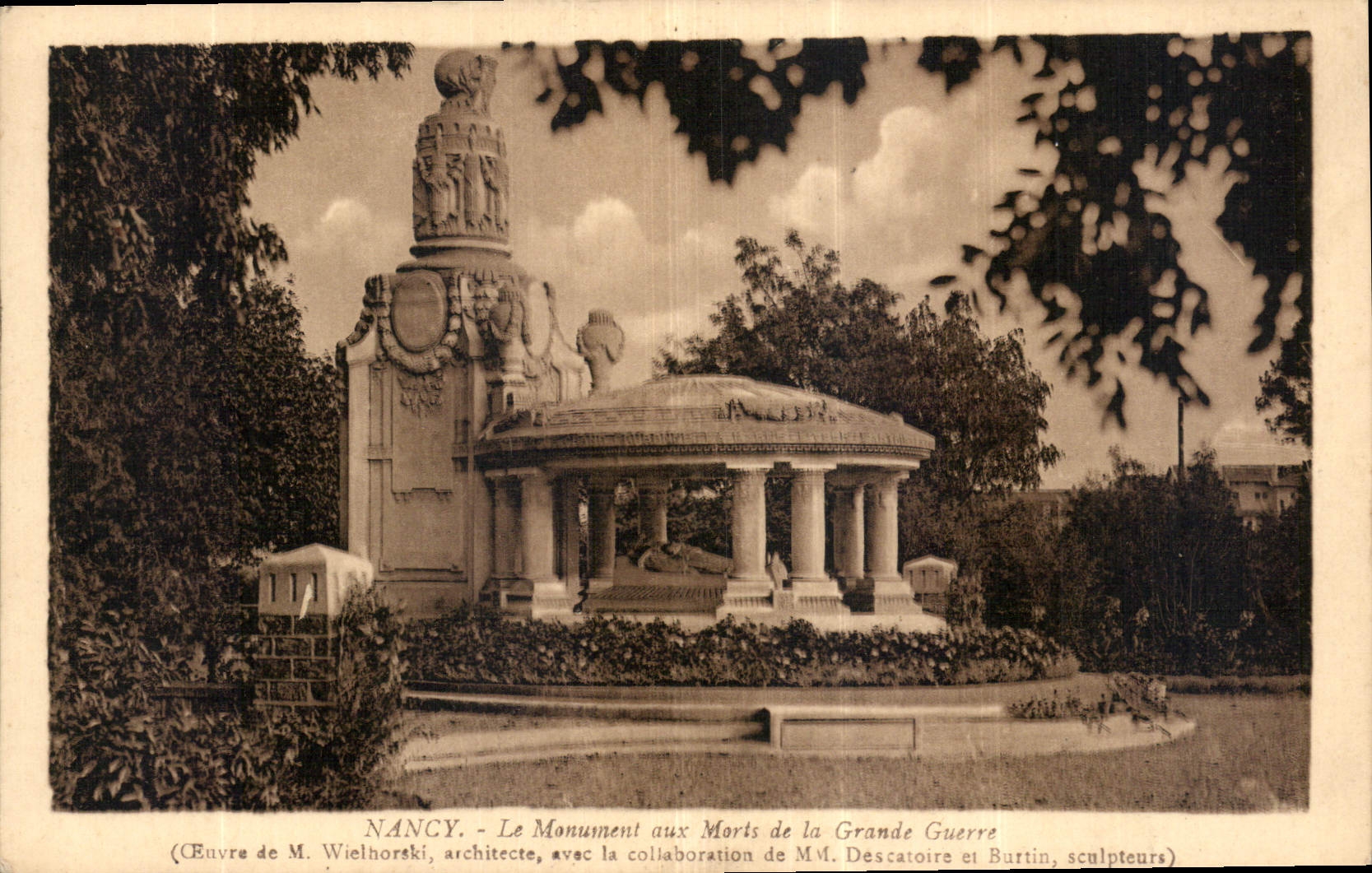 CPA Nancy monument aux Morts de la Grande Guerre 
