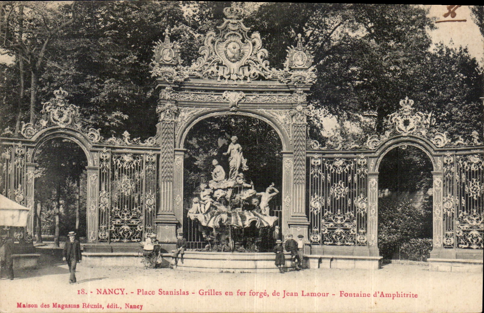 CPA Nancy Place Stanislav Grilles en fer forge de Jean Lamour Fontaine d'Amphitrite 