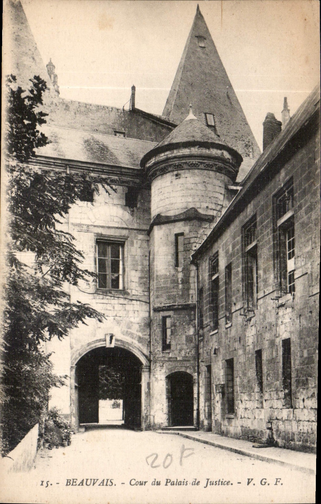 CPA Beauvais Cour du palais de Justice