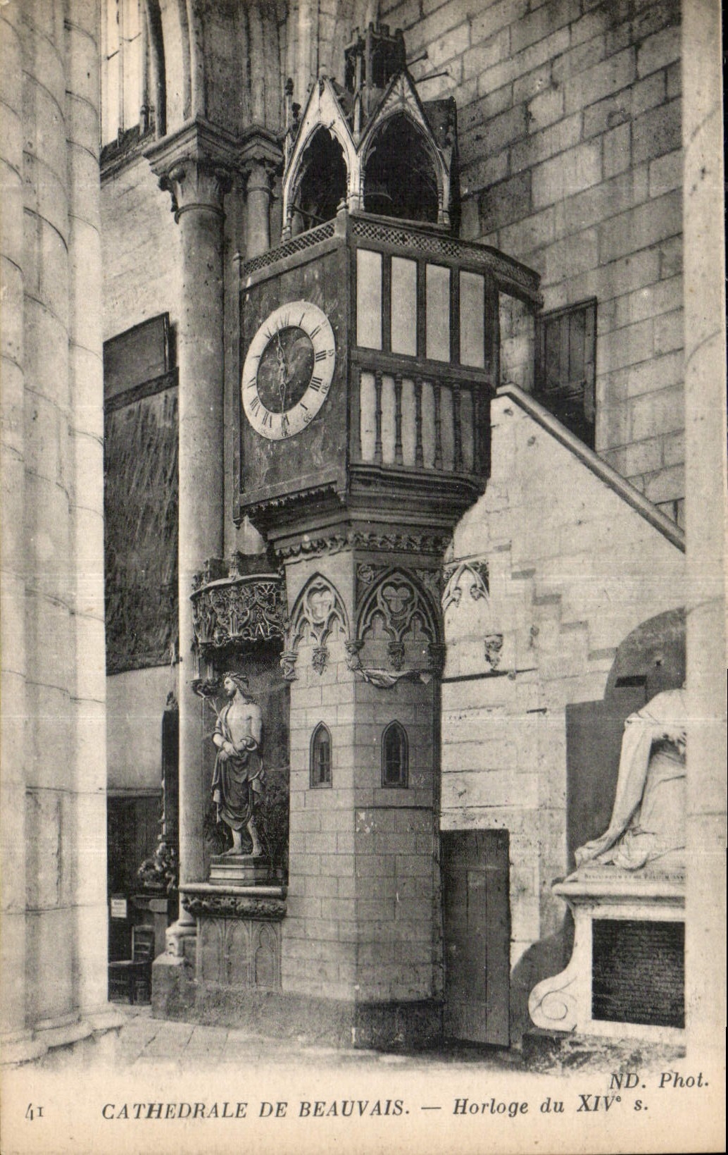 CPA Cathedrale de Beauvais Horloge du XIV S 