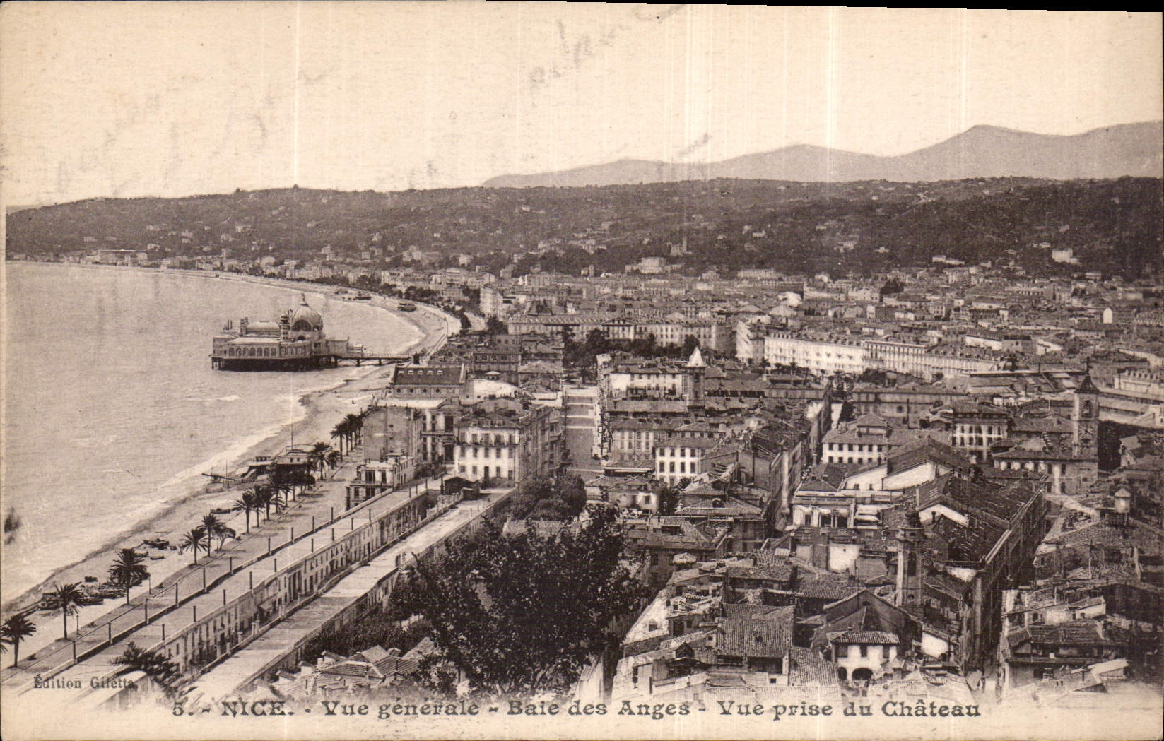 CPA Nice vue generale Baie des Anges vue prise du Chateau 