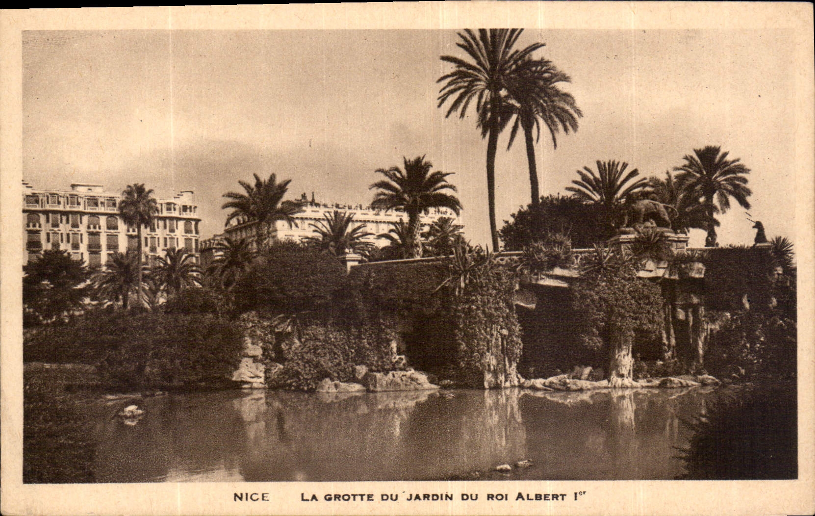 CPA Nice la Grotte du Jardin du Roi Albert 1er 