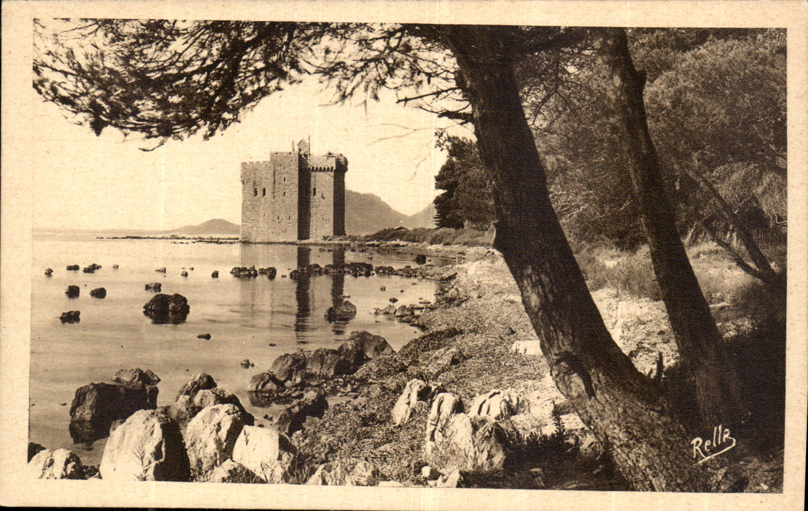 CPA Iles de Lerins Saint Honorat l'ancien monastere fortifie 