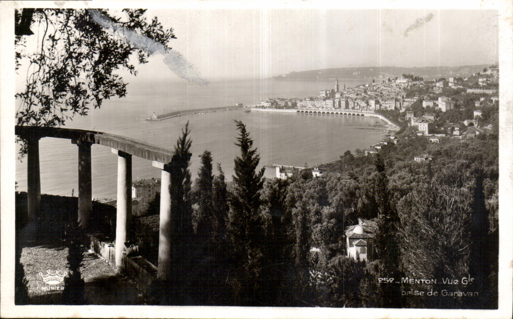 CPA Menton Vue Generale prise de Garavan