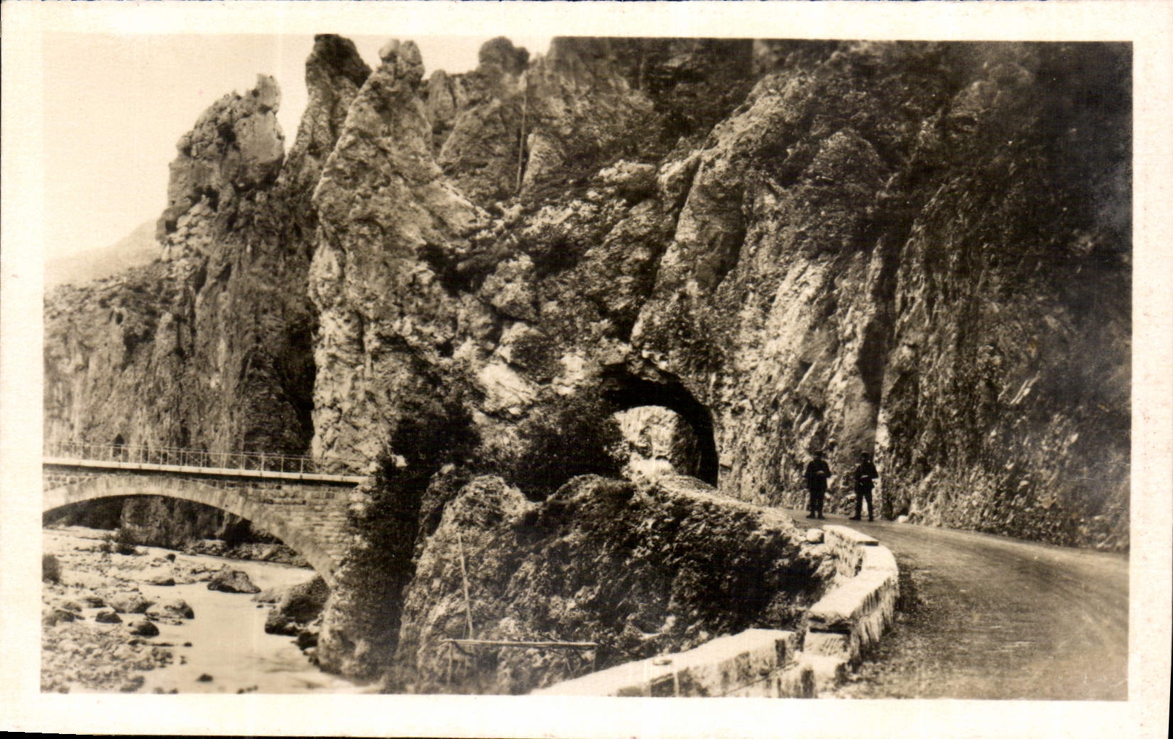 CPA Guillaumes A M Pont de Sauze les Tunnels route des Alpes