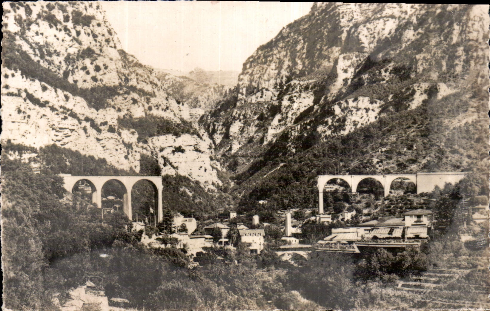 CPA Pont du Loup Excursion dans les Gorges du Loup