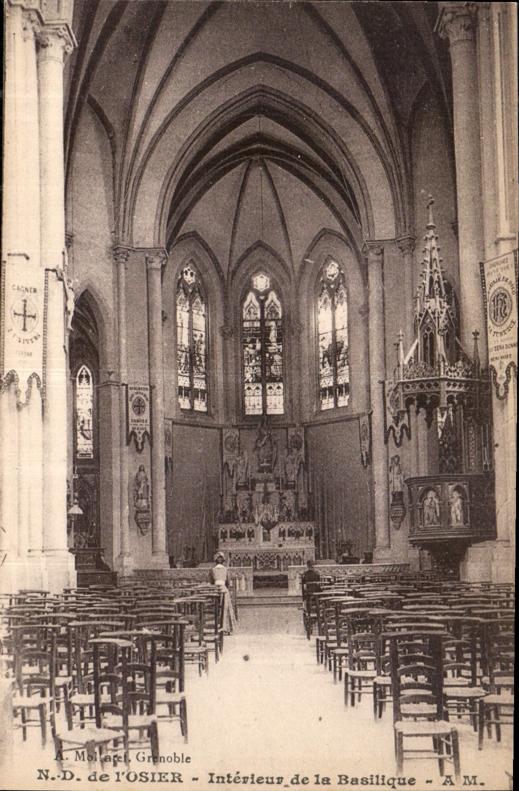 CPA N D de l'Osier Interieur de la Basilique 