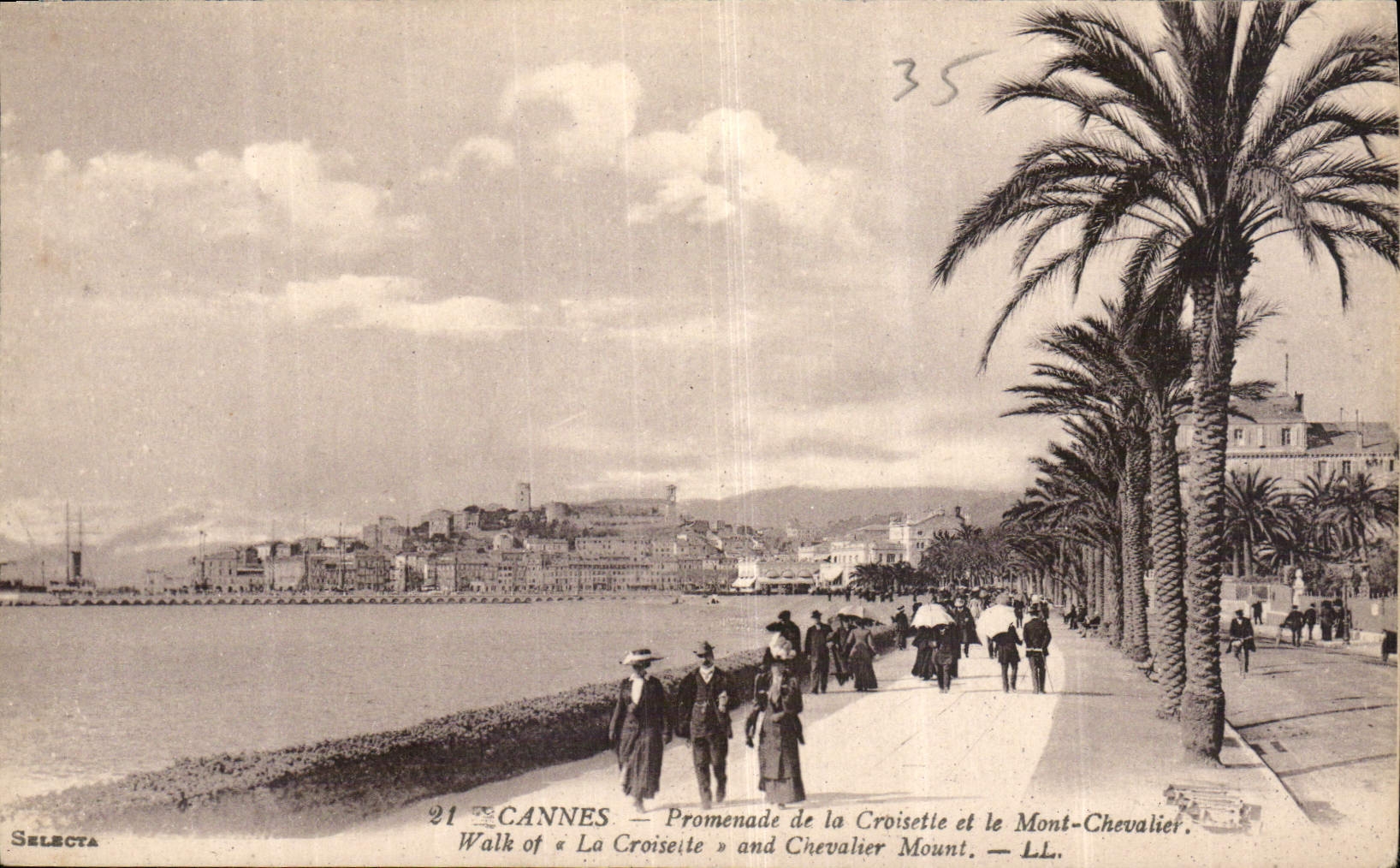 CPA Cannes Promenade de la Croisette et le Mont Chevalier 