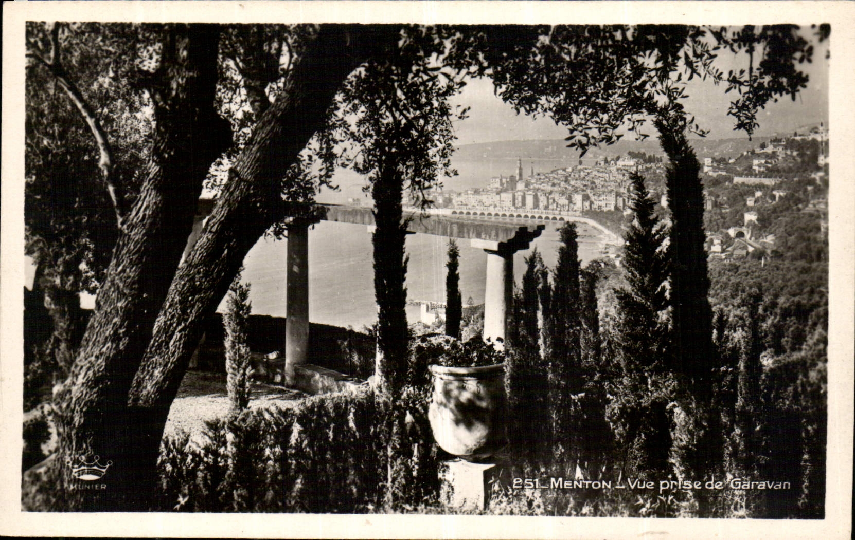 CPA Menton Vue prise de Garavan 