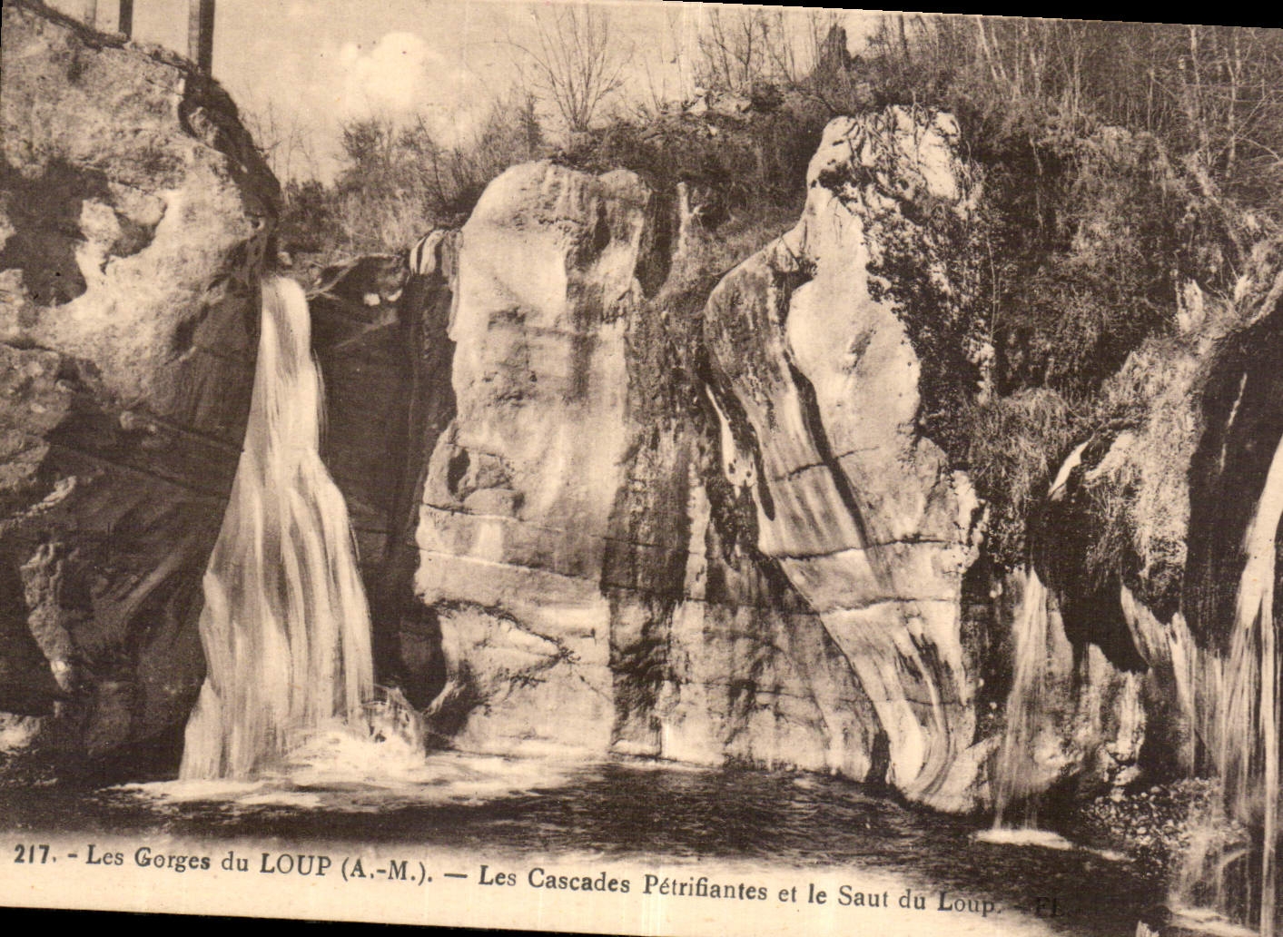 CPA Les Gorges du Loup A M Les Cascades Petriiantes et le Saut du Loup
