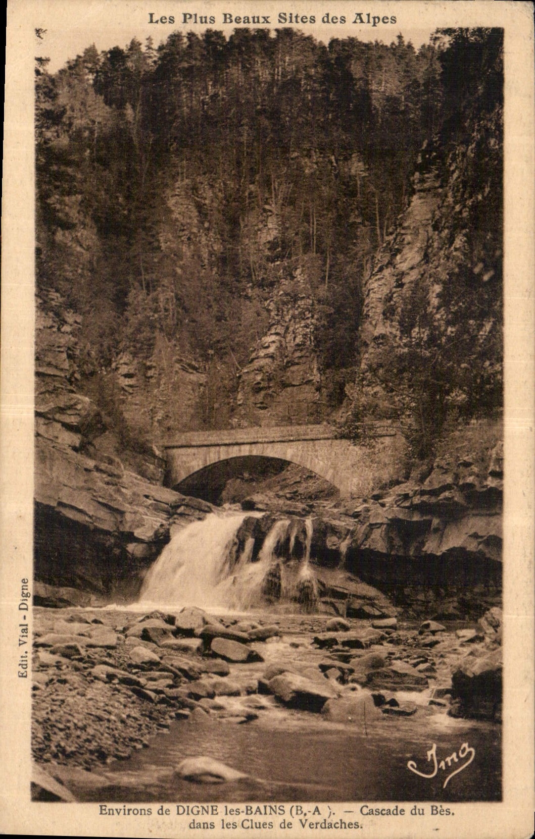 CPA Les Plus Beaux Sites des Alpes Environs de Digne les Bains B A Cascade du Bes dans les Clues de