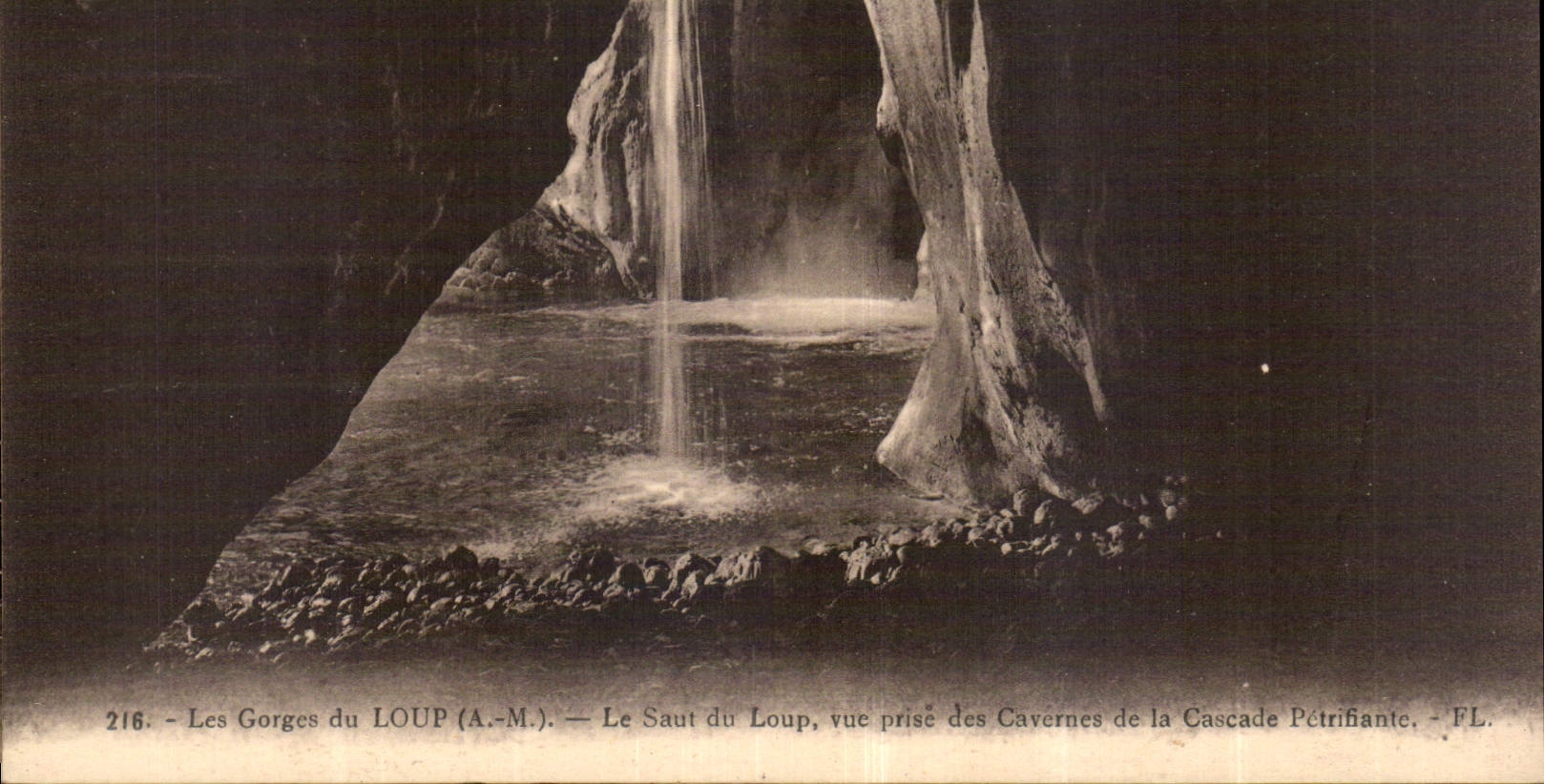 CPA Les Gorges du Loup A M Le Saut du Loup vu prise des Cavernes de la Cascade Petrifiante
