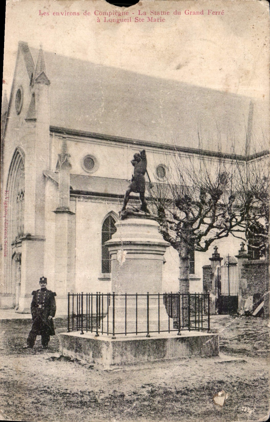 CPA Les Environs de Compiegne La Statue de Grand Ferre