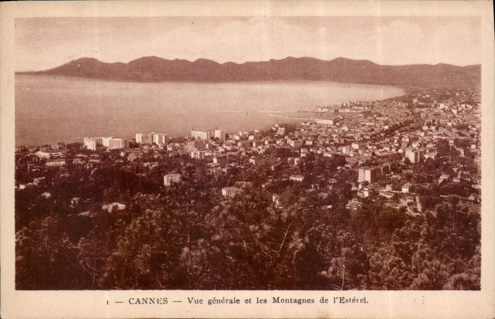 CPA Cannes Vue generale et les Montagnes de l'Esterel 