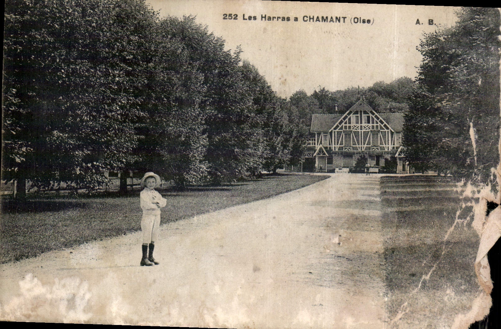 CPA Les Harras a Chamant Oise