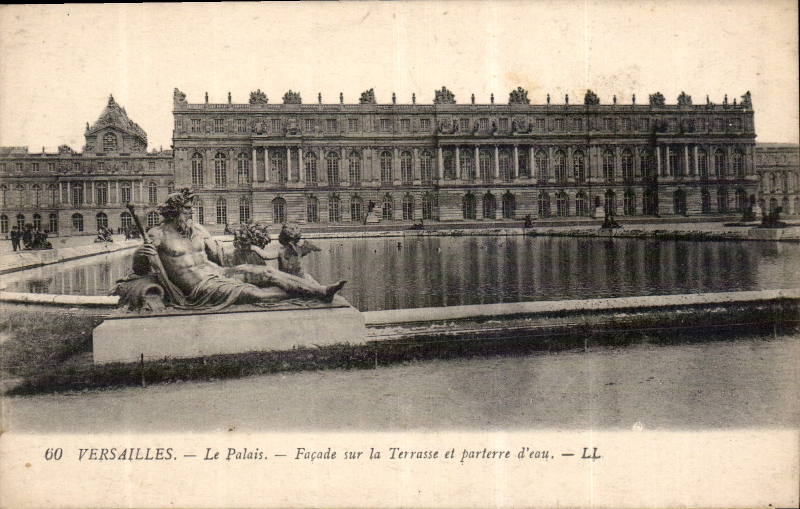 CPA Versailles le Palais Facade sur la Terrasse et Parterre d'eau 