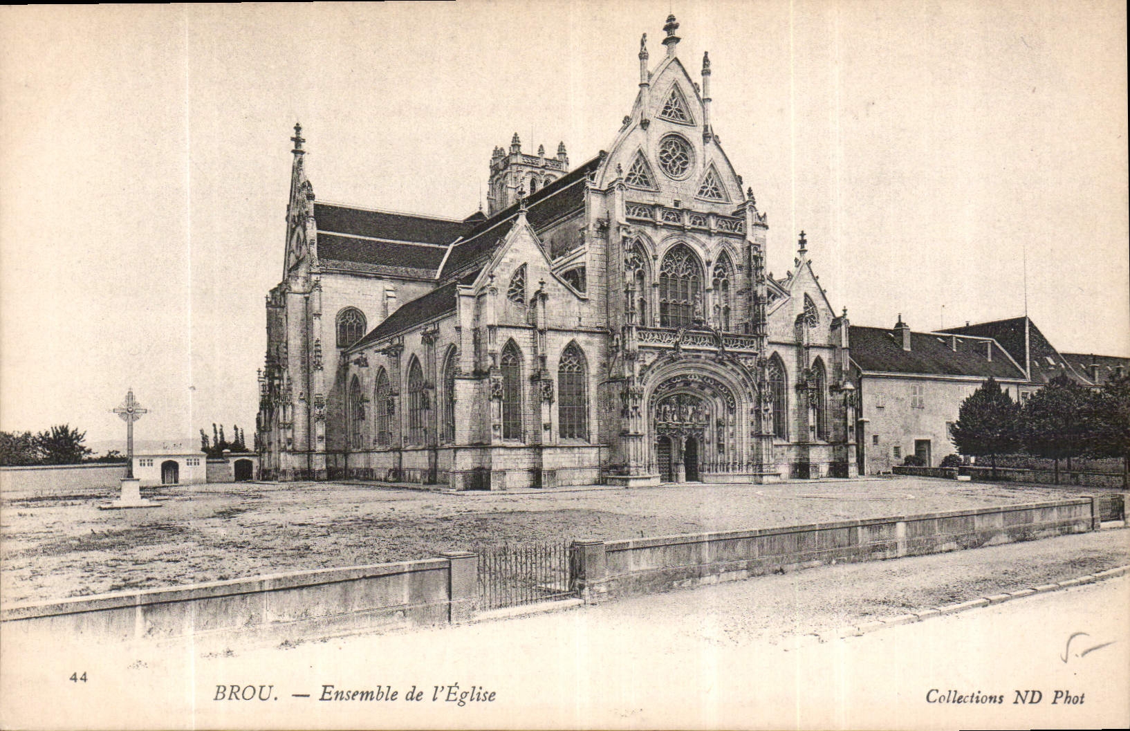 CPA Brou Ensemble de l'Eglise 