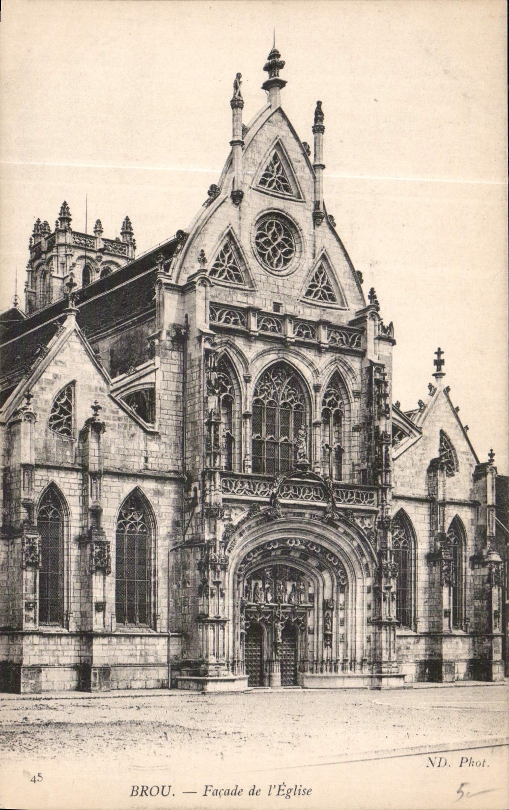 CPA Brou Facade de l'Eglise 