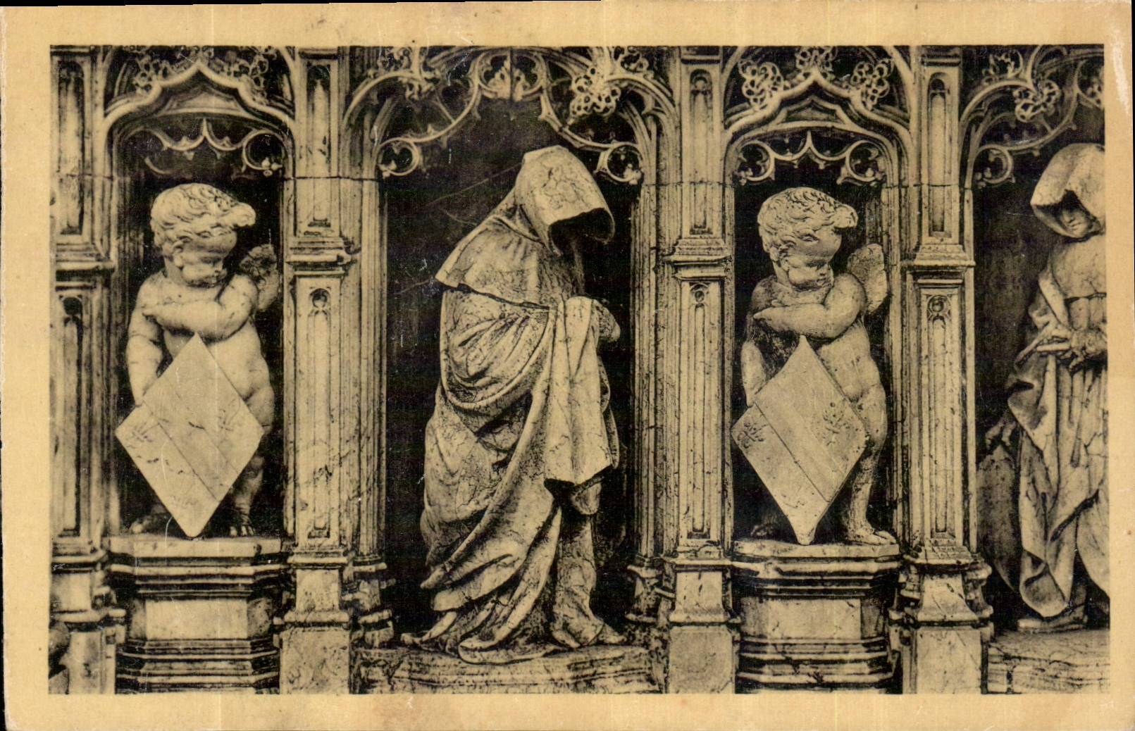 CPA Eglise de Brou tombeau de Marguerite de Bourbon Pleurants et angelots 
