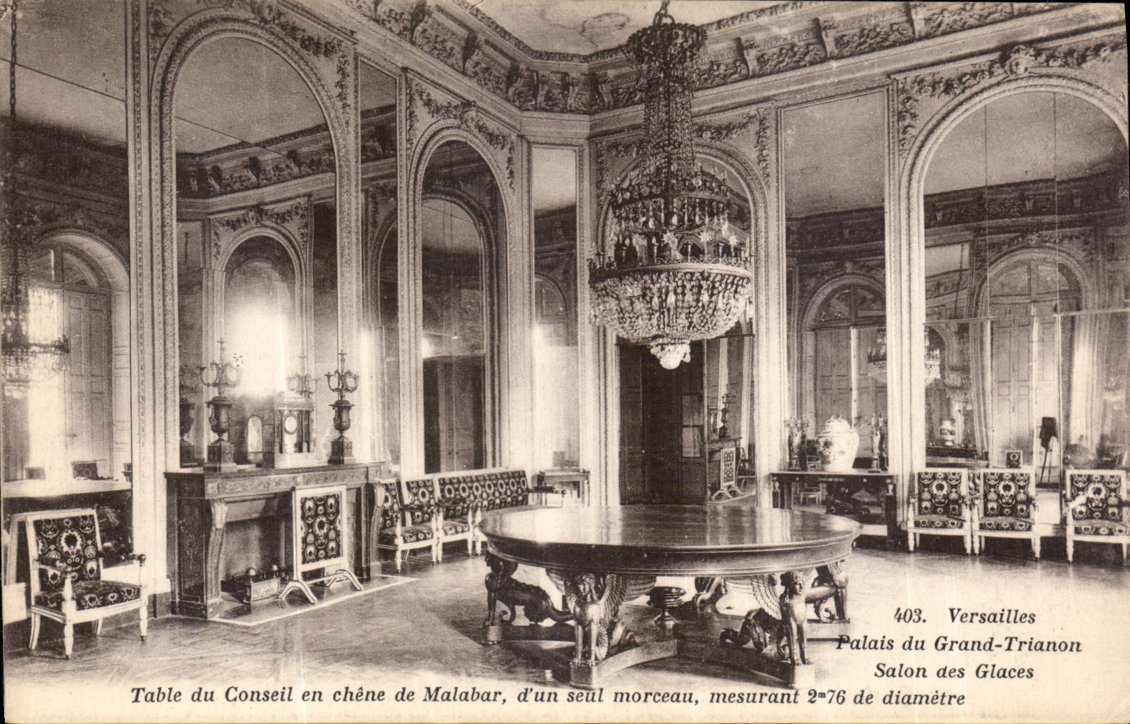CPA Versailles Palais du Grand Trianon Salon des Glaces table du Conseil en chene de Malabar d'un se