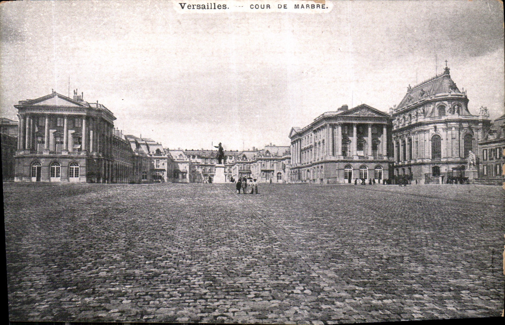 CPA Versailles Cour de Marbre 
