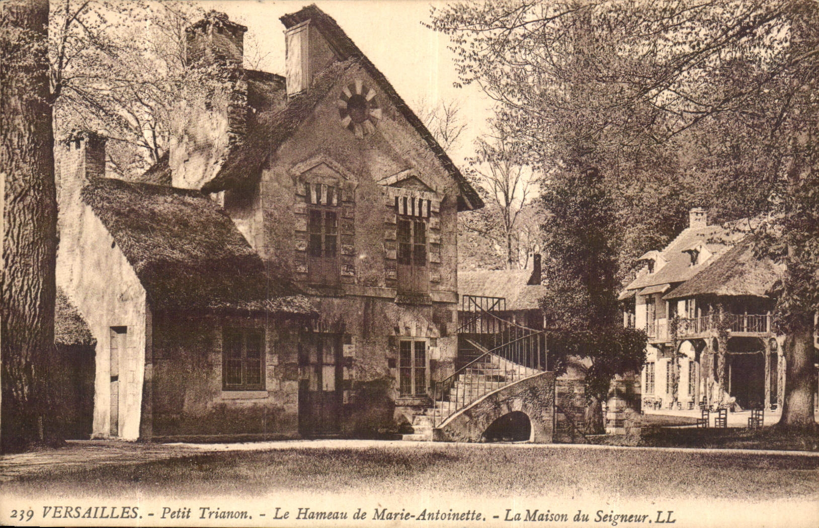 CPA Versailles Petit Trianon le Hameau de Marie Antoinette la Maison du Seigneur