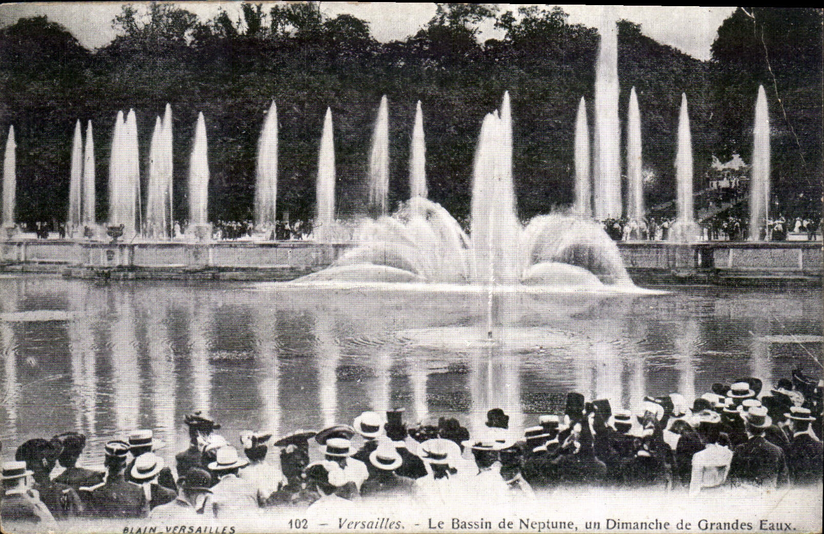 CPA Versailles le Bassin de Neptune un Dimanche de Grandes Eaux