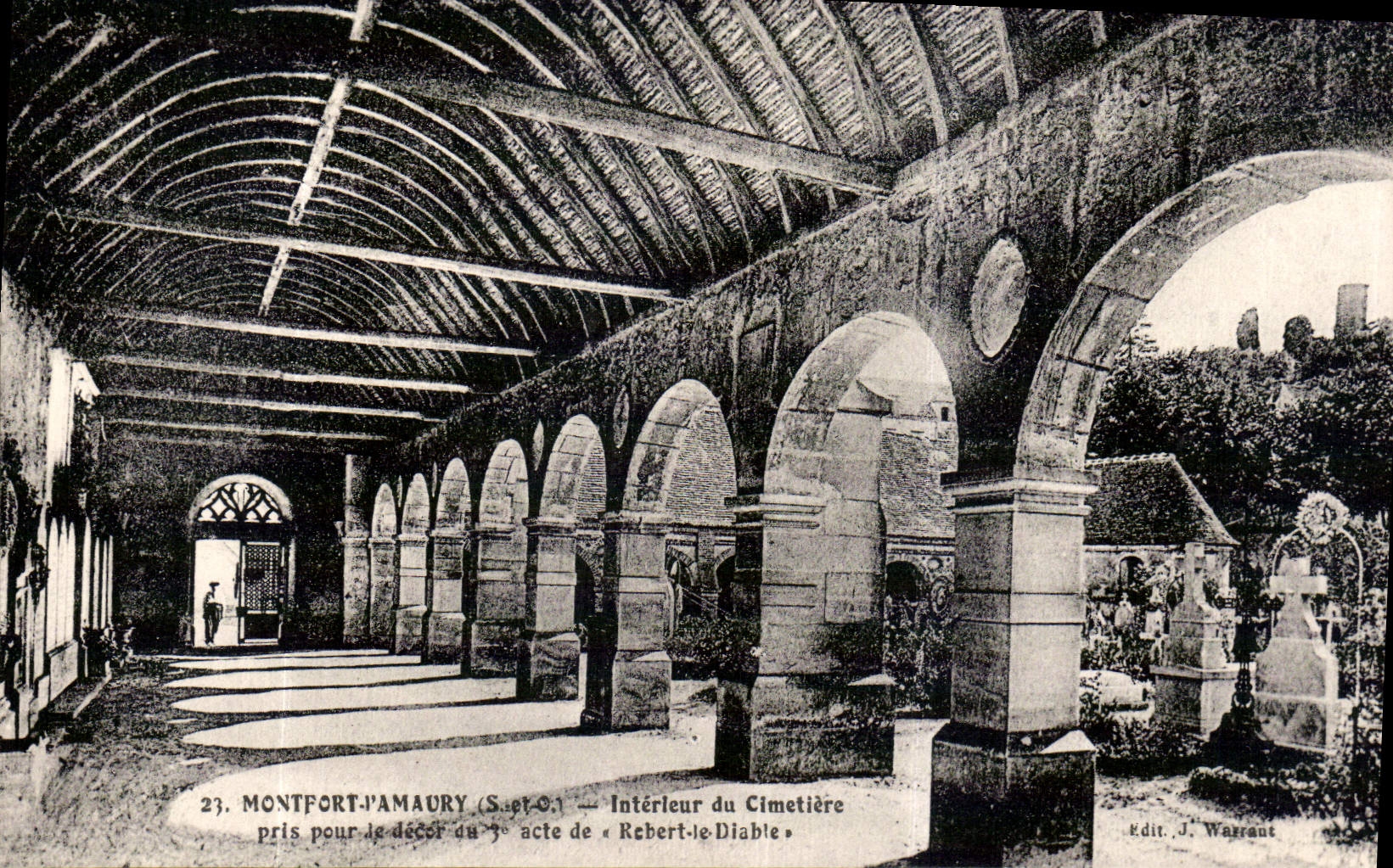 CPA Montfort l'Amaury S et O Interieur du Cimetiere pris pour de decor du 3 acte de Robert le Diable