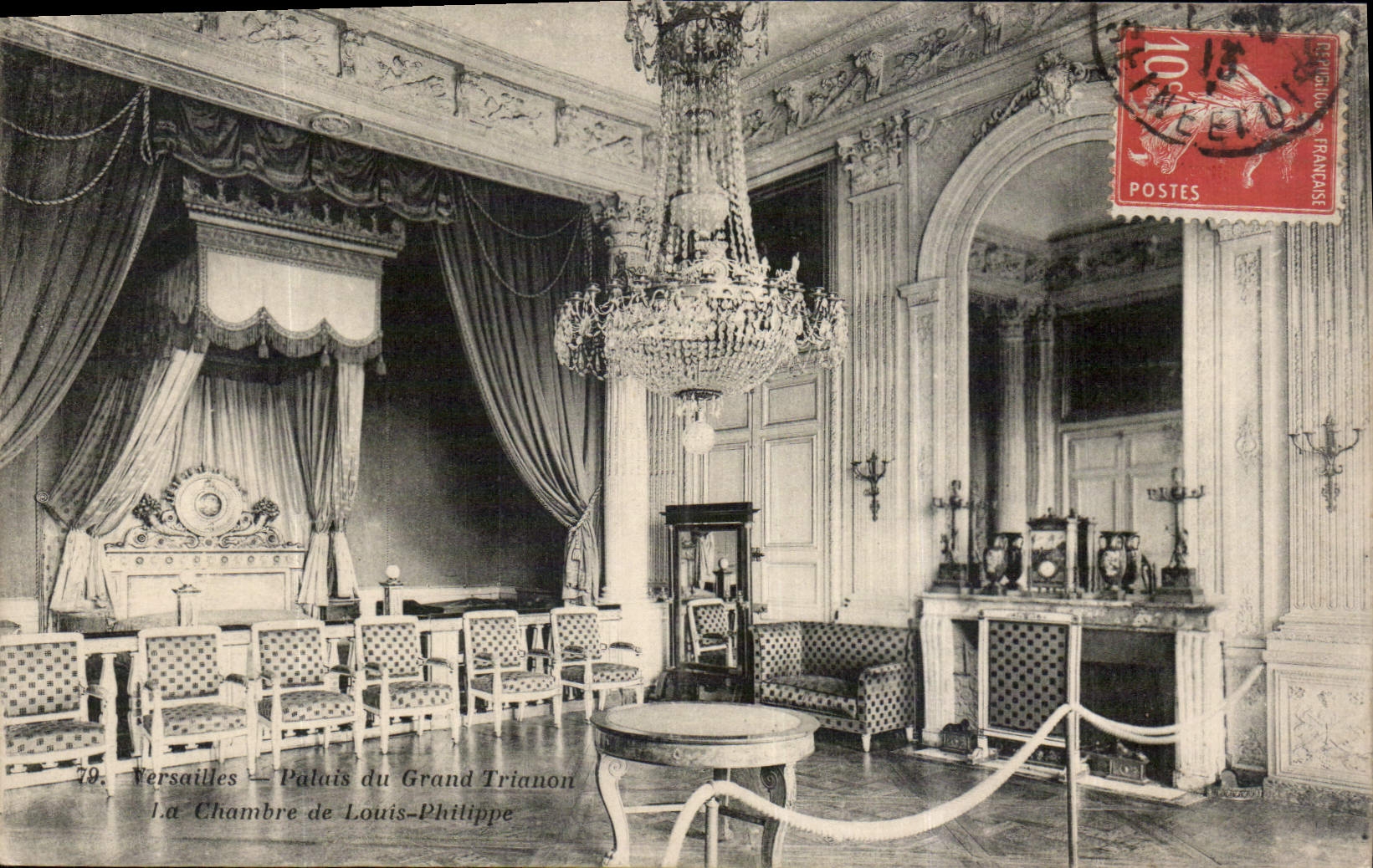 CPA Versailles Palais du Grand Trianon la Chambre de Louis Philippe 