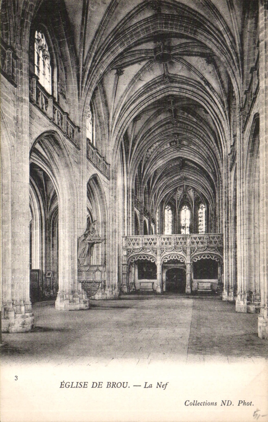 CPA Eglise de Brou la Nef 