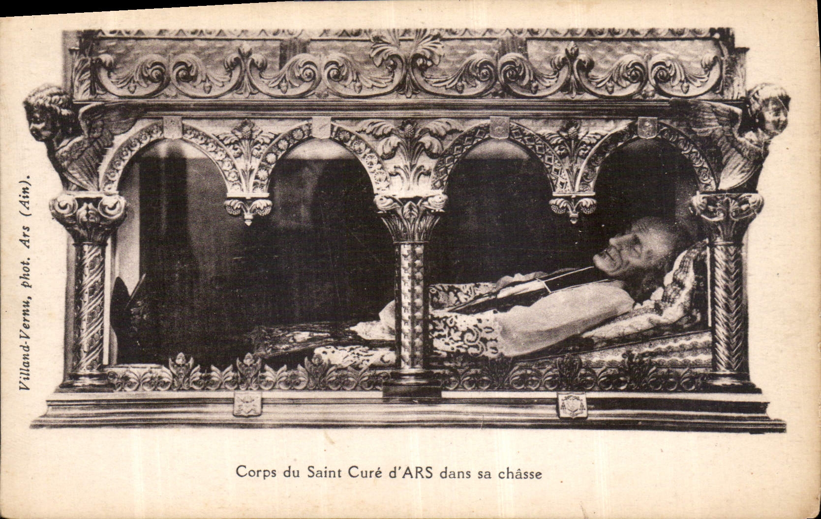 CPA Corps du Saint d'Ars dans sa Chasse
