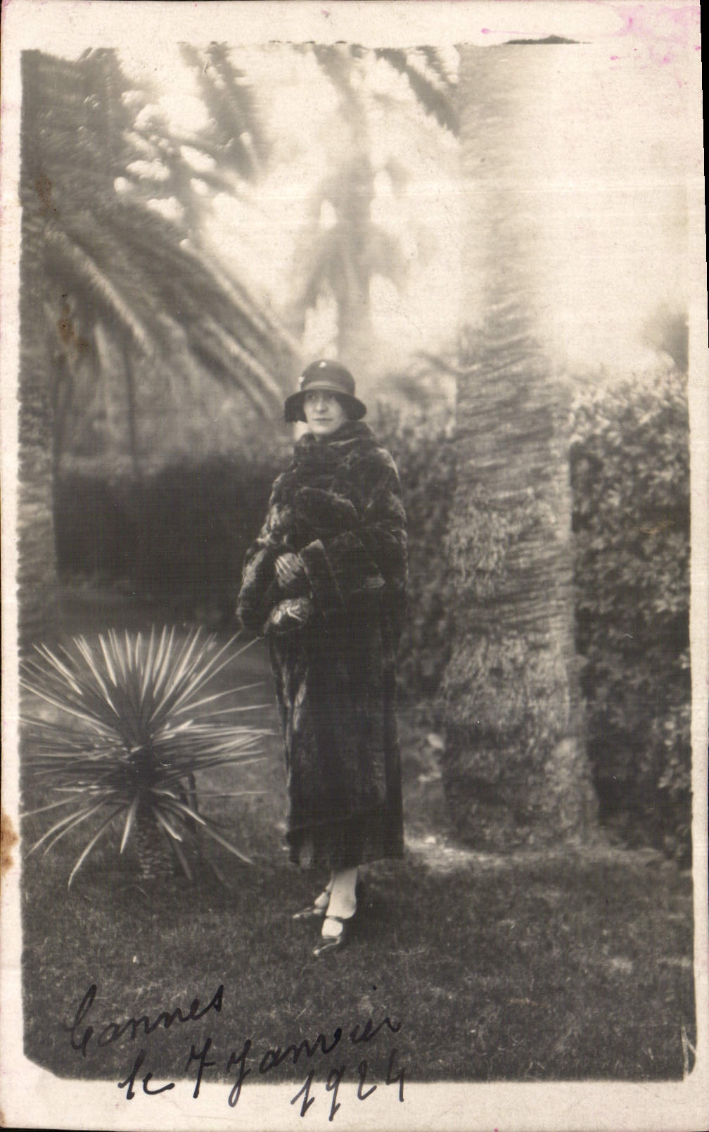 CARTE PHOTO Femme Cannes