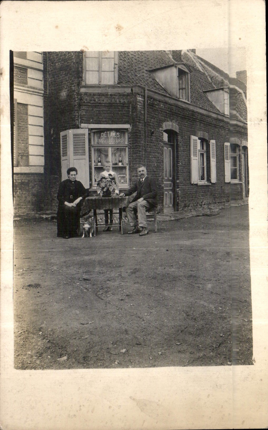 CARTE PHOTO Femme Magasin Details Vins et Liqueurs