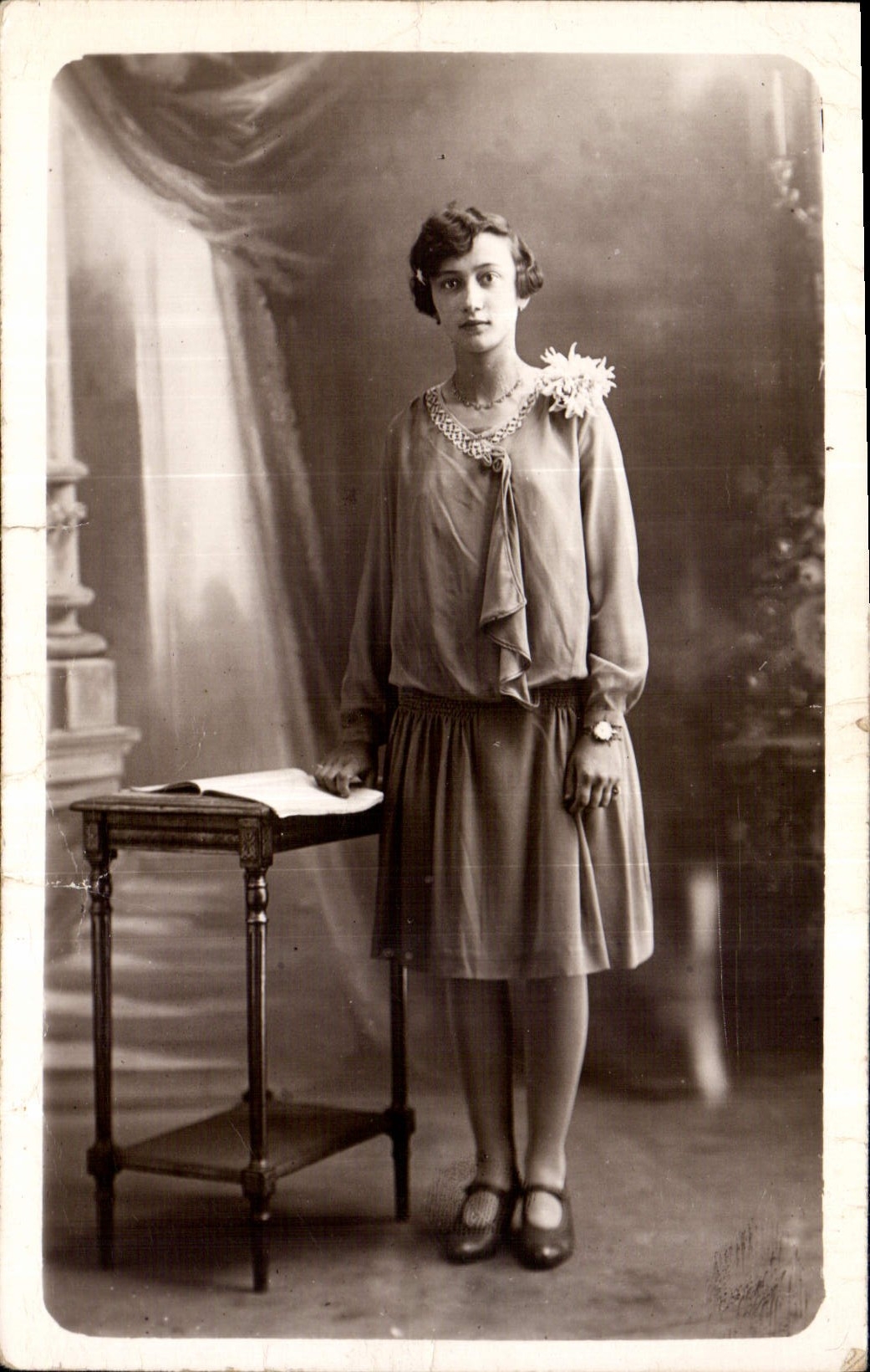 CARTE PHOTO Femme Verdun