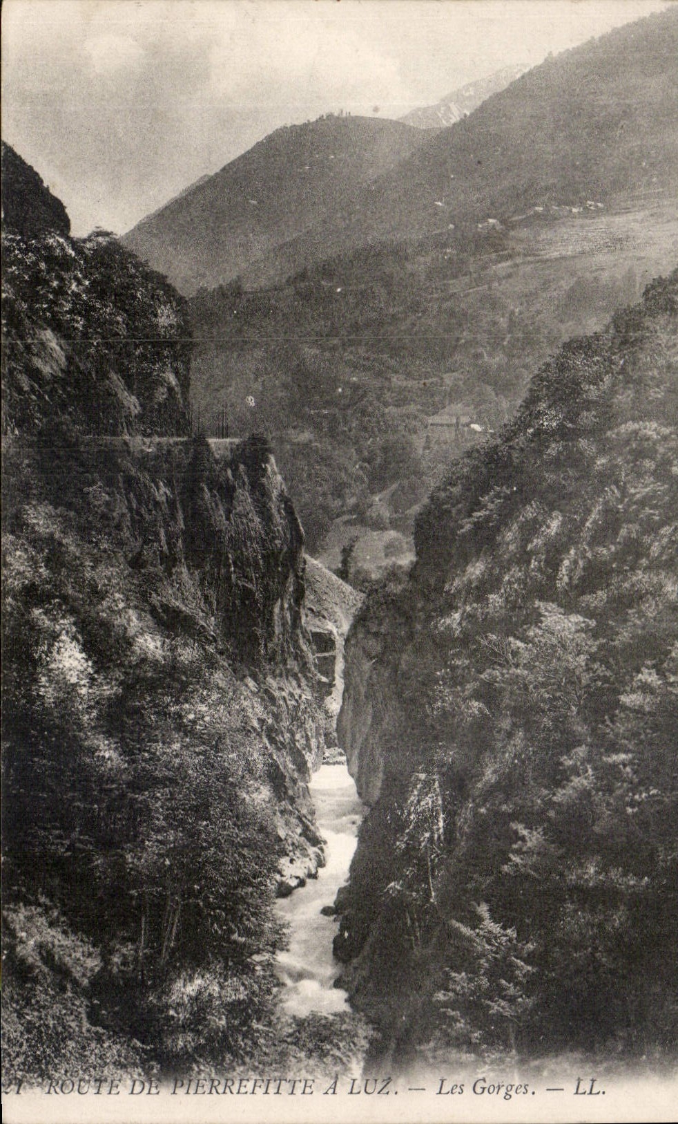 CPA Route de Pierrefitte a Luz Les Gorges 