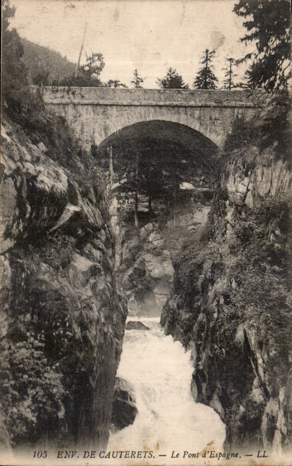 CPA Env de Cauterets Le Pont d'Espagne 