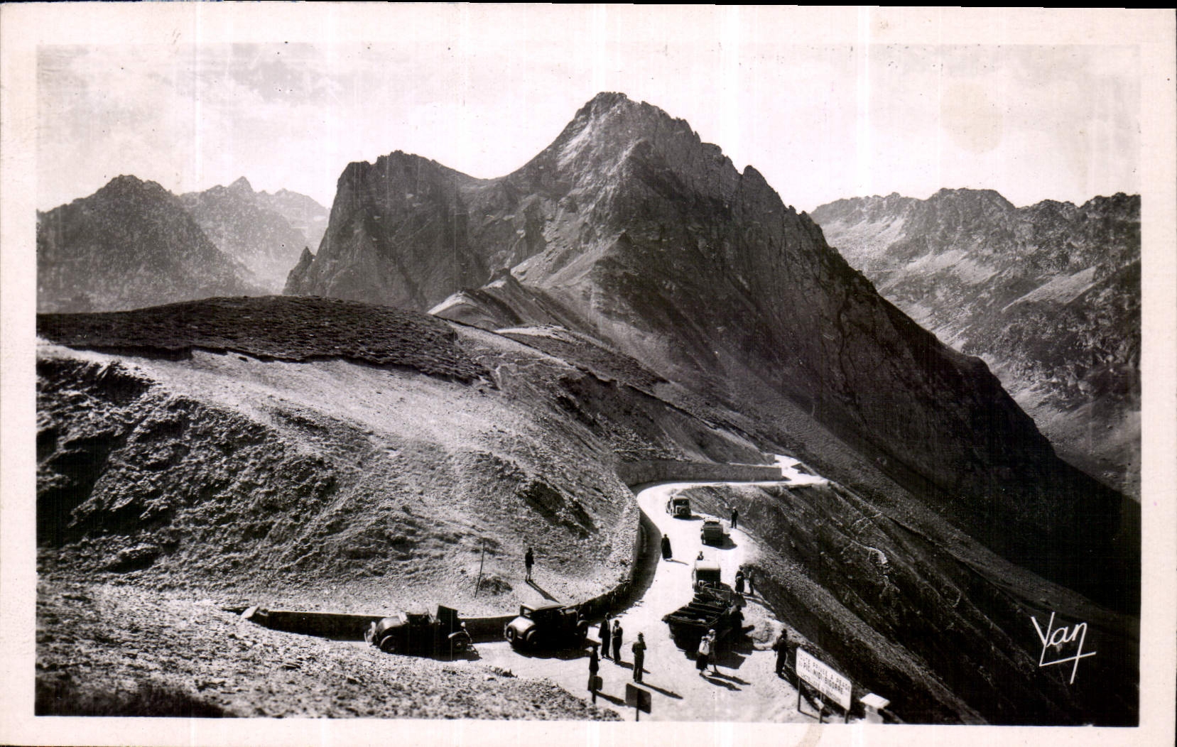 CPA Les Pyrenees Co du Tourmalet et le Pic de l'Espade 