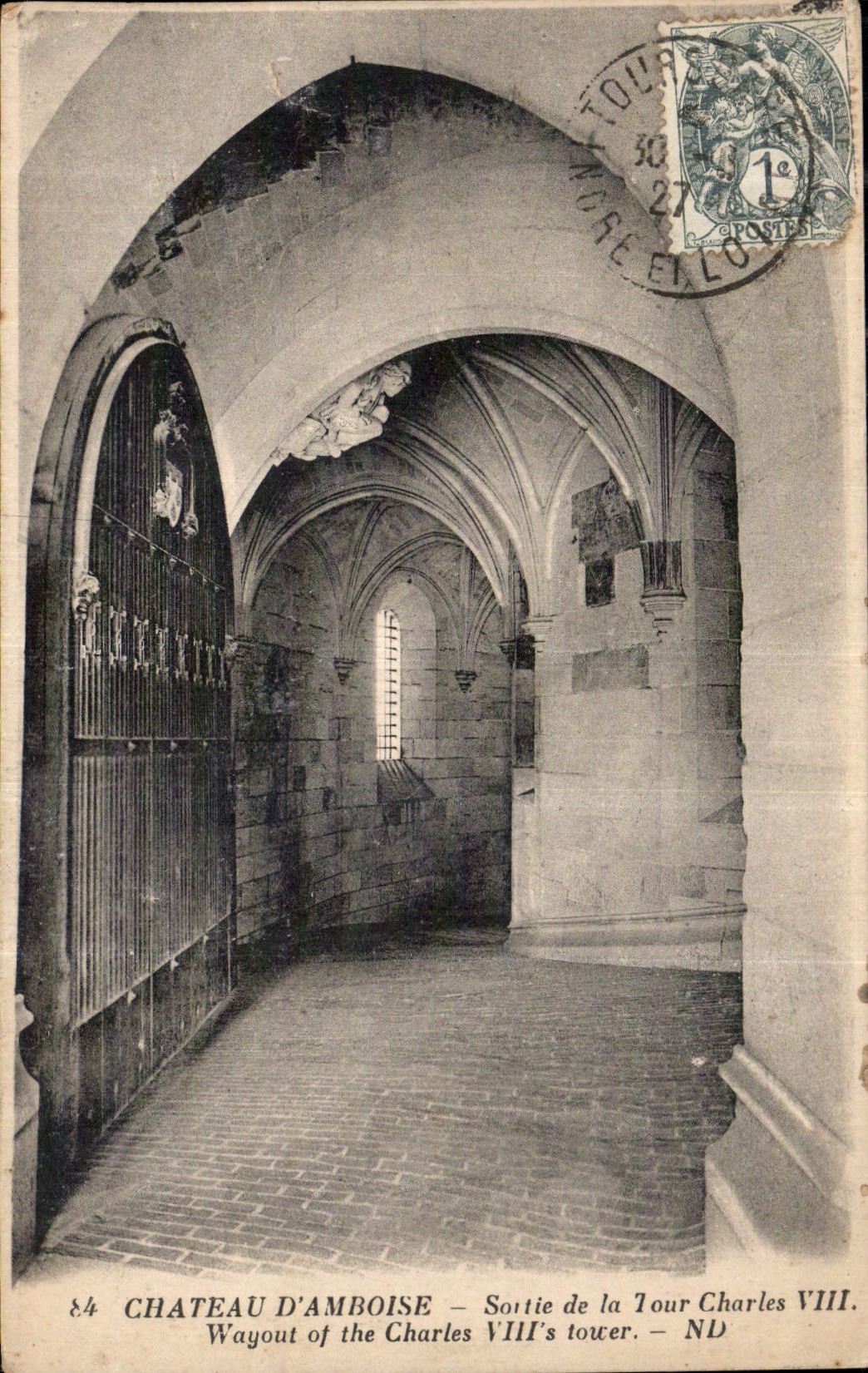 CPA Chateau d'Amboise Sortie de la Tour Charles VIII