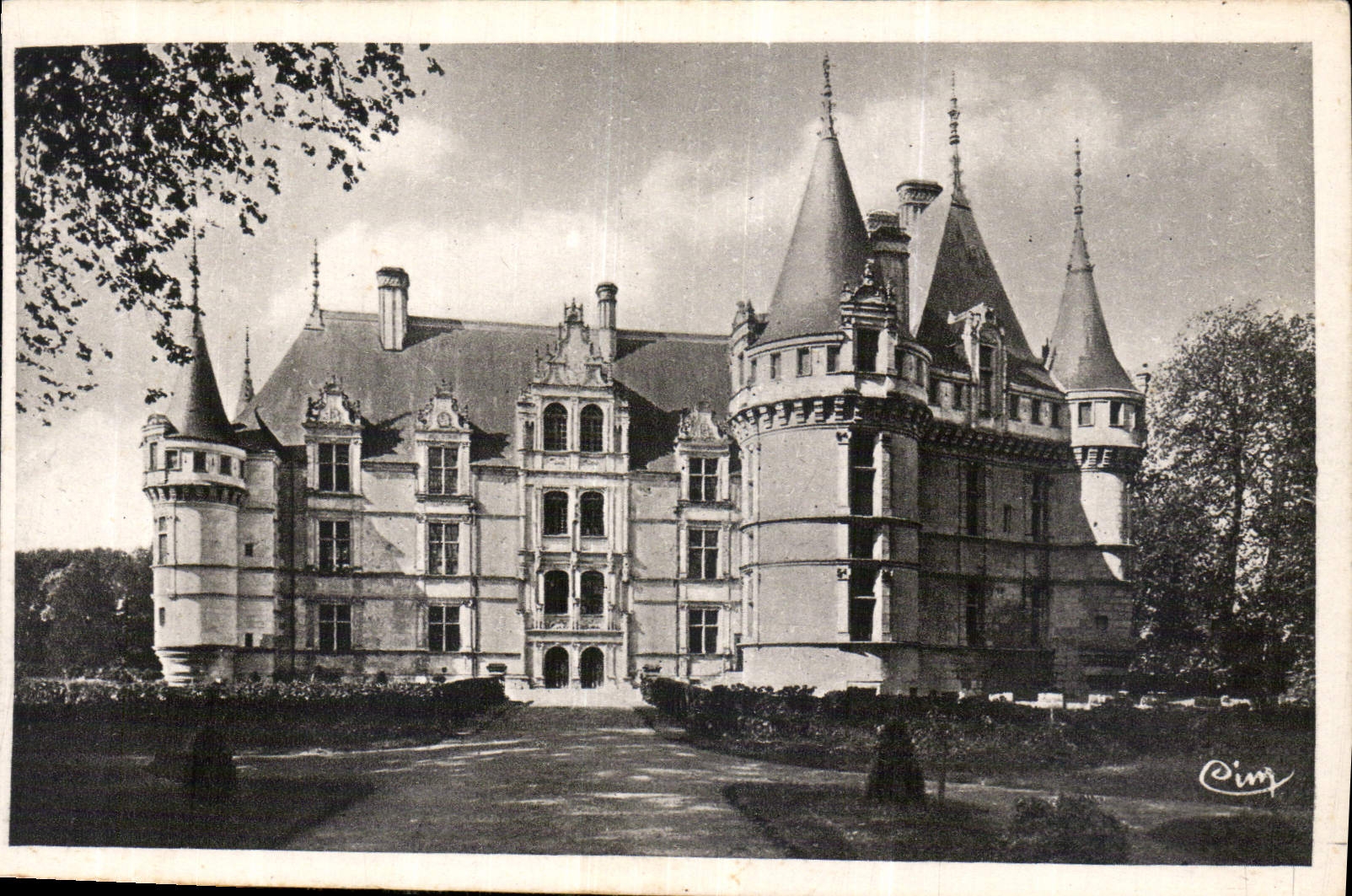 CPA Azay le Rideau I et L le Chateau National XVIs facade nord entree principale