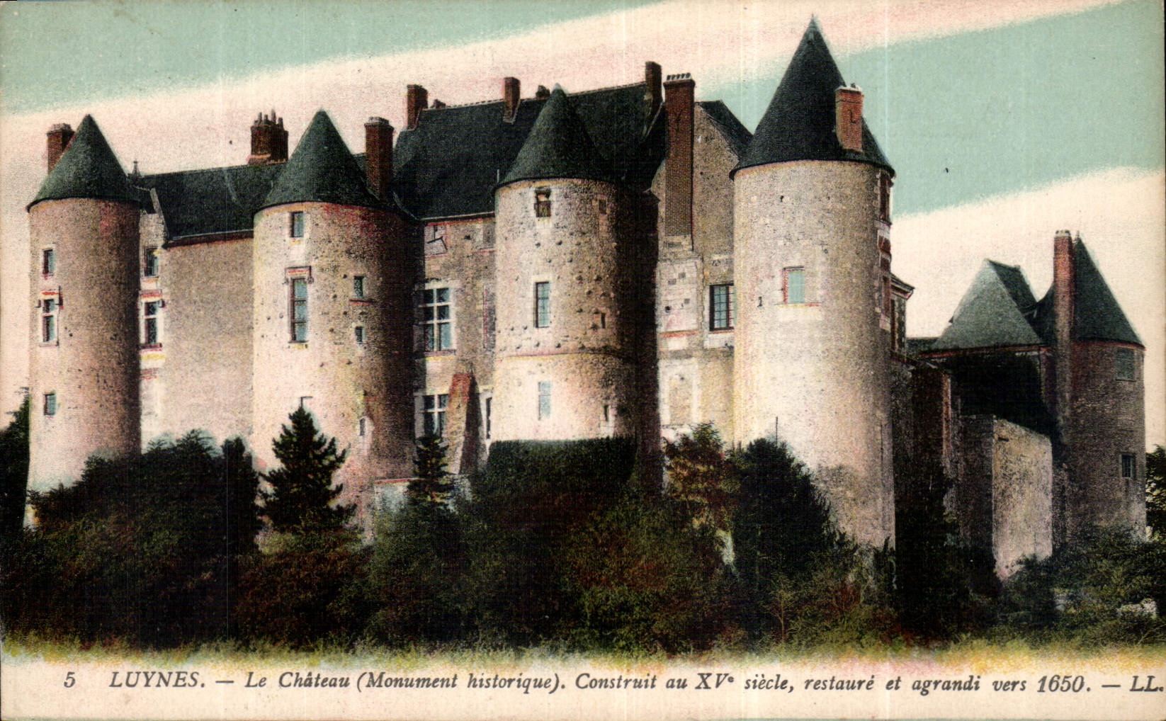 CPA Luynes le Chateau Monument historique construit au XV siecle restaure et agrandi vers 1650