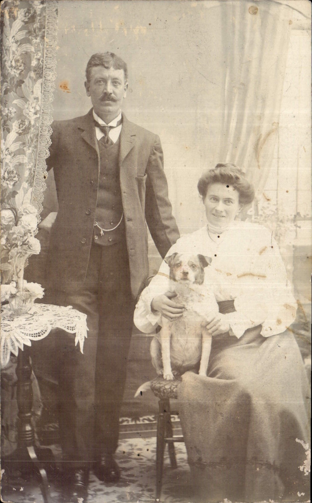 CARTE PHOTO Femme Chien