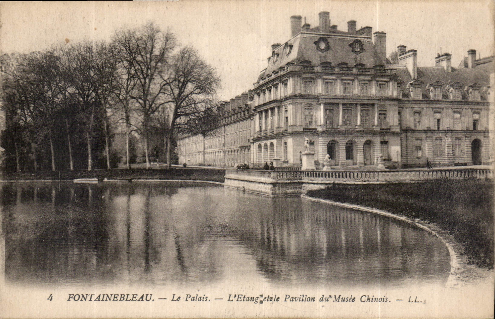 CPA Fontainebleau Le Palais L'Etang et le Pavillon du Musee Chinois 