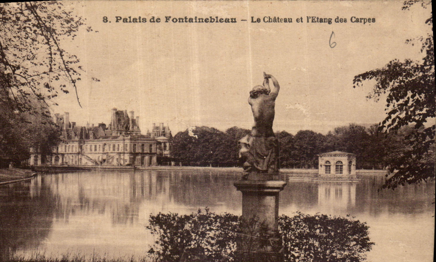 CPA Palais de Fontainebleau Le Chateau et L'Etang des Carpes 