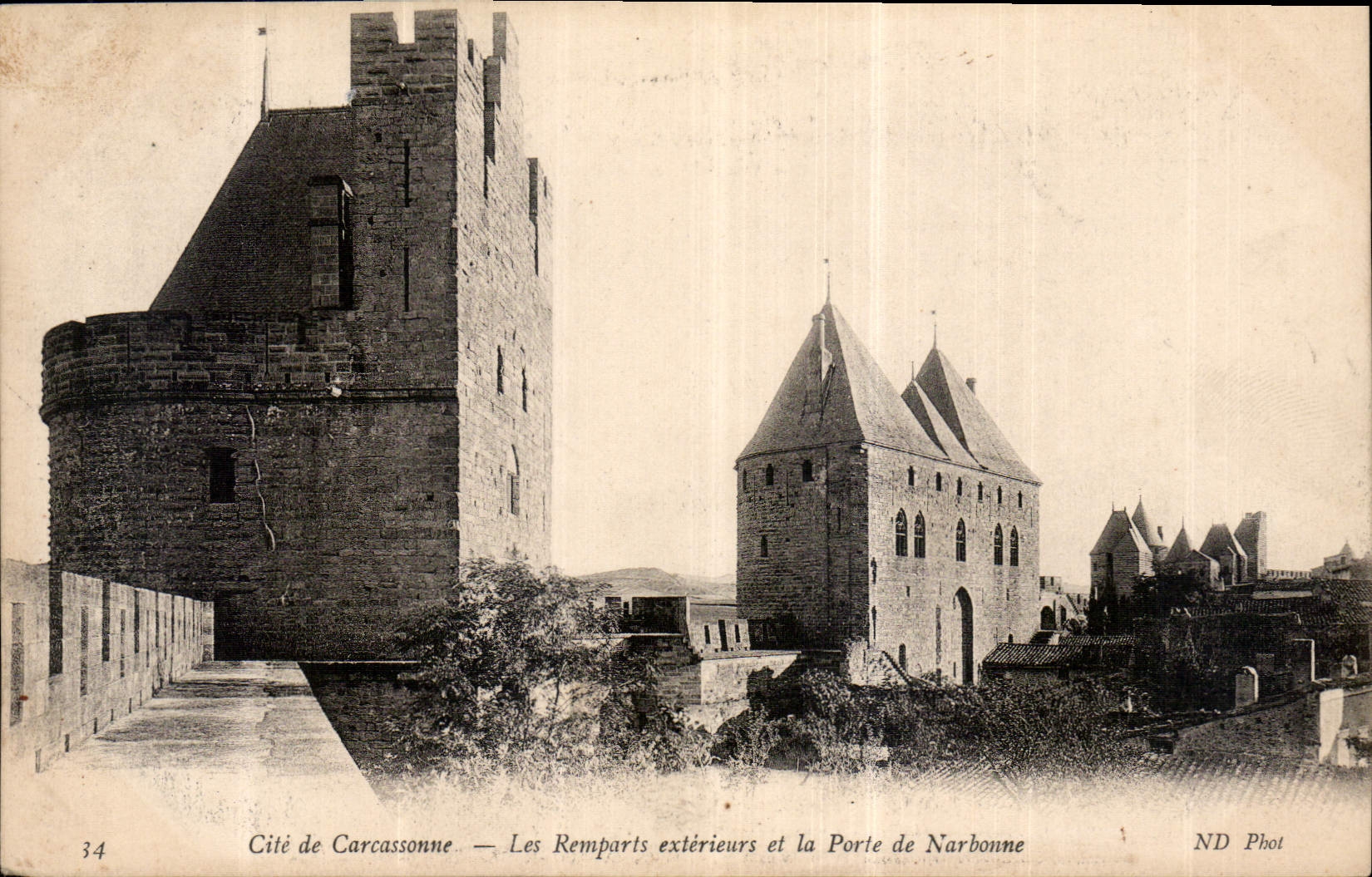 CPA Cite de Carcassonne les Remparts exterieurs et la Porte de Narbonne 